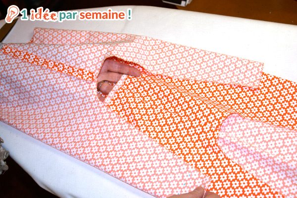 Glissez la jambe retournée sur l'endroit dans la jambe restée sur l'envers
