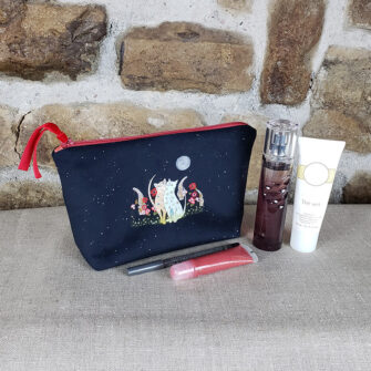 TM-2023 - Trousse à maquillage chats noire (in situ, devant)