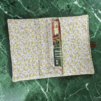 Alternative view of Kit couture - Housse de livre L'heure du thé - bleu