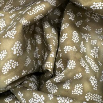 Alternative view of Tissu satin de coton, Collection Ricolette - Grumeaux - fond vert